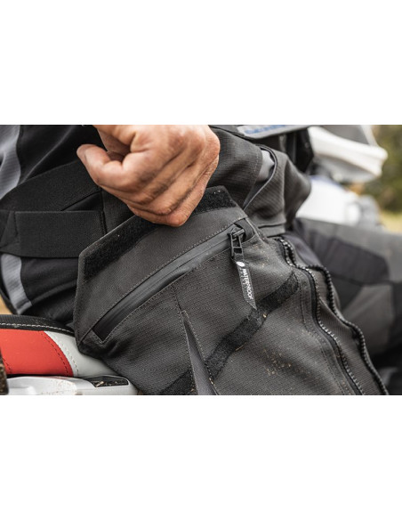 Pantaloni motociclete barbati Touring/Adventure Ixon All season model Ragnar MS culoare: negru/gri/rosu