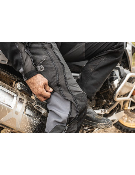 Pantaloni motociclete barbati Touring/Adventure Ixon All season model Ragnar MS culoare: negru/gri/rosu
