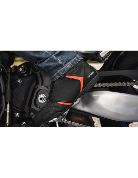 Ghete moto Roadster barbati All Season Ixon model Gambler WP MS culoare: negru/rosu (100% waterproof)