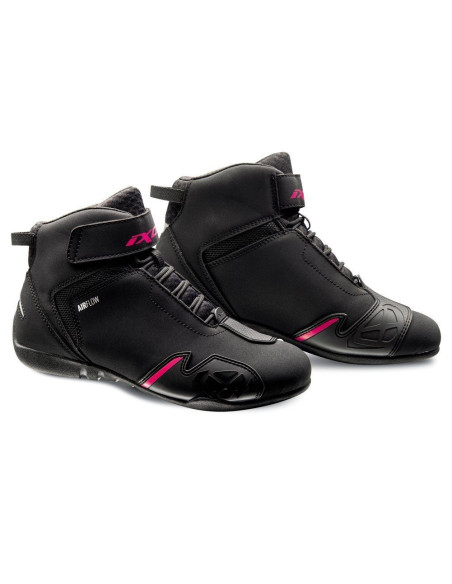 Ghete moto Roadster femei All Season Ixon model Gambler LS culoare: negru/fuchsia (roz)