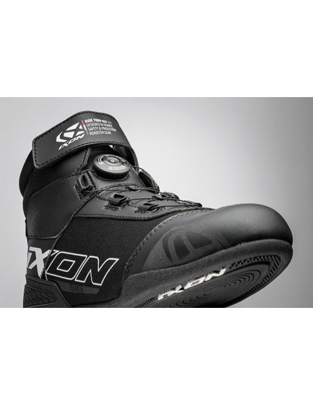 Ghete moto Roadster barbati all season Ixon model Ranker MS culoare: negru/alb