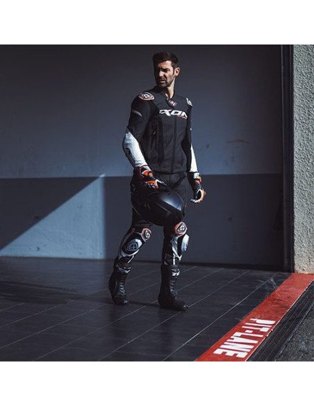 Pantaloni motociclete barbati piele Racing Ixon vara model Vortex 3 MS culoare: negru/alb