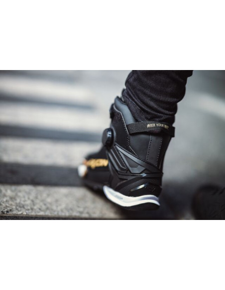 Ghete moto Roadster femei All Season Ixon model Bull 2 WP LS culoare: negru/alb/auriu (100% waterproof)