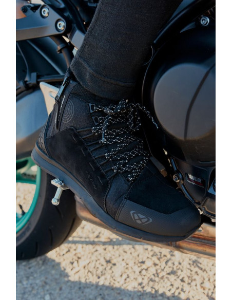 Ghete moto Urban femei All Season Ixon model Freaky WP LS culoare: negru (100% waterproof)