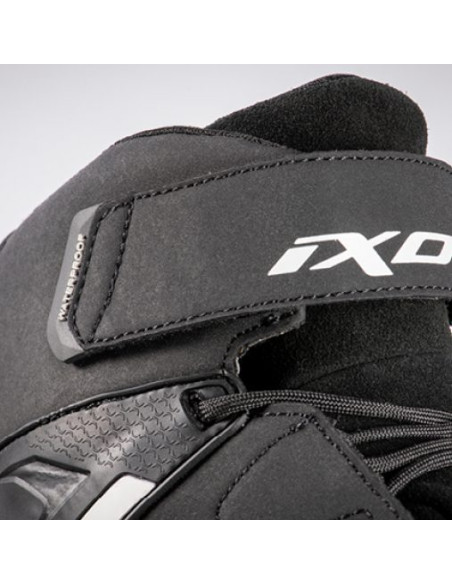 Ghete moto Roadster barbati All Season Ixon model Gambler WP MS culoare: negru/alb (100% waterproof)