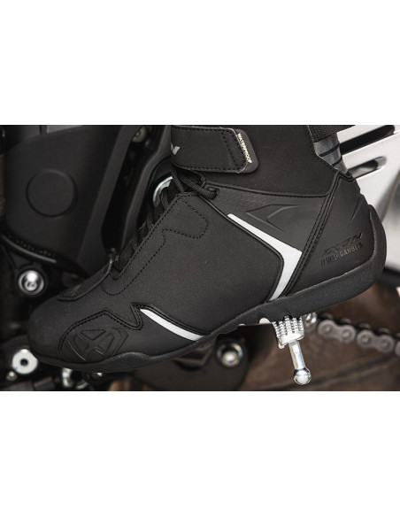 Ghete moto Roadster barbati All Season Ixon model Gambler WP MS culoare: negru/alb (100% waterproof)