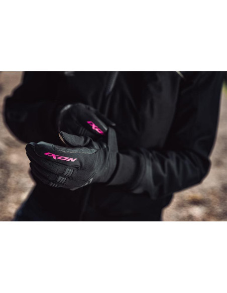 Manusi femei Roadster Mid-season textil/piele Ixon model MIG 2 WP LS culoare: negru/fuchsia (roz) - degete tactile - waterproof