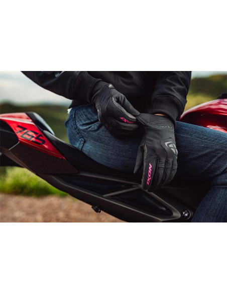 Manusi femei Roadster Mid-season textil/piele Ixon model MIG 2 WP LS culoare: negru/fuchsia (roz) - degete tactile - waterproof