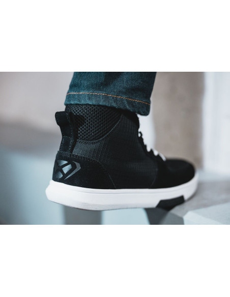 Ghete moto Urban femei vara Ixon model Ghost Air LS culoare: negru/alb