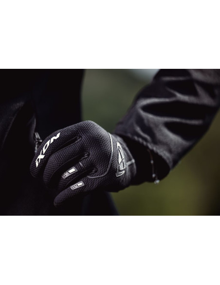 Manusi barbati Roadster vara Ixon model Hurricane 2 MS culoare: negru/alb – degete tactile